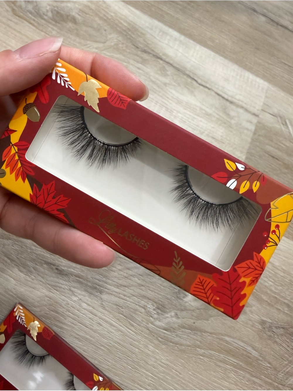 Lilly Lashes | Falling For You - Picture 2 of 3